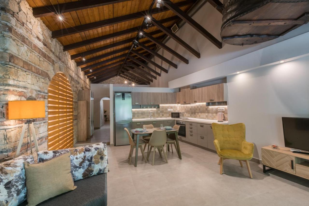 Spílion Casa Leone, Cosy Apartment Overlooking The Square מראה חיצוני תמונה